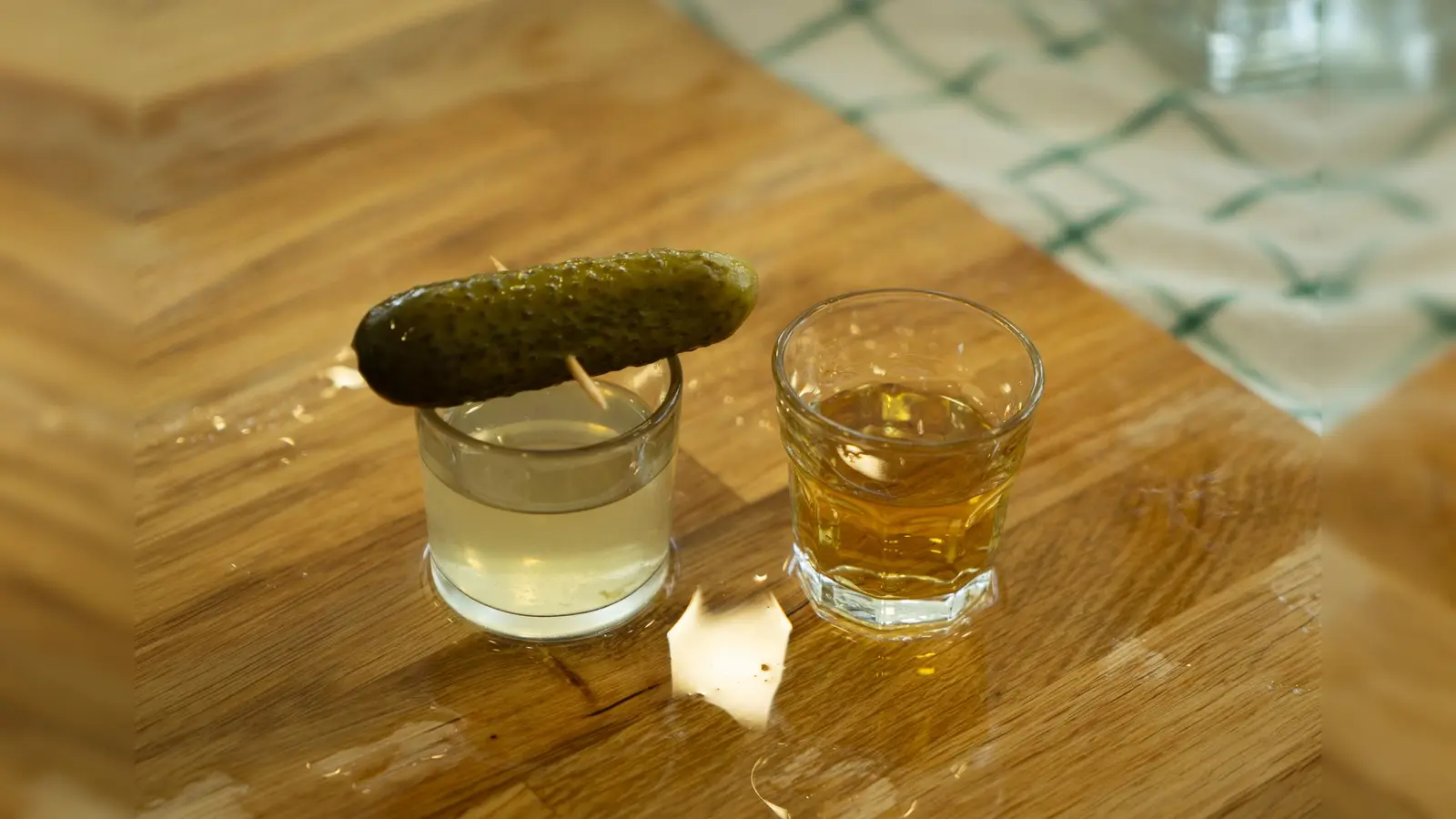 Schnallt die Sattel auf die Essiggurke und dann gibt es einen Pickle Back. (Bild: knz)