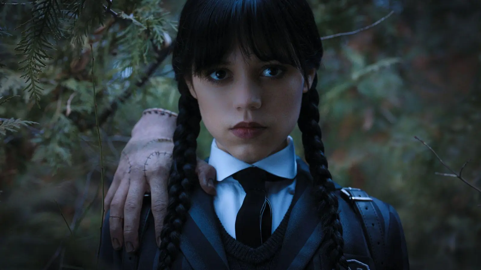In der Serie studiert Wednesday Addams (Jenna Ortega) an der Nevermore-Akademie und entdeckt dort ihre Superkräfte. (Bild: --/Netflix/dpa)