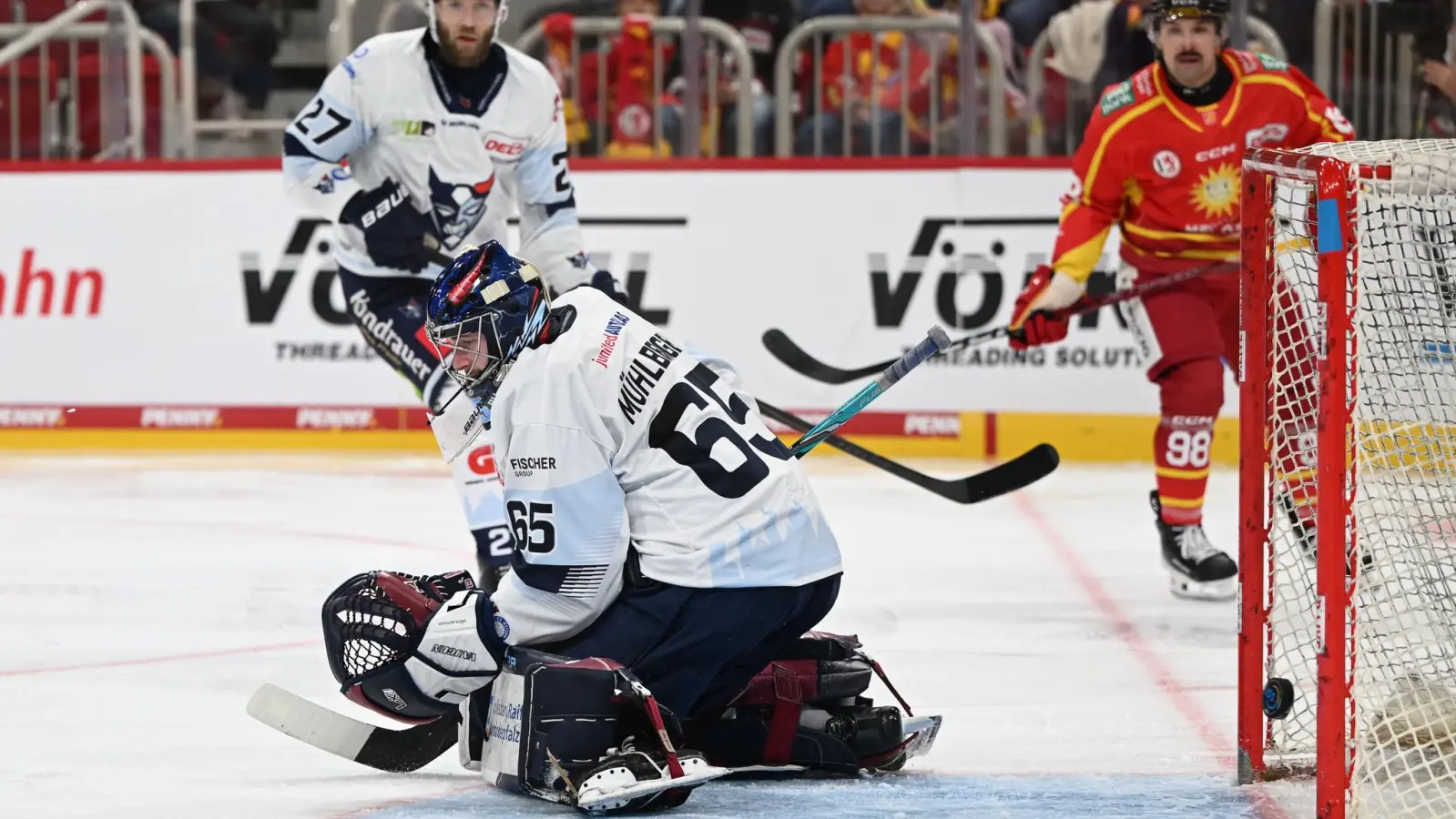 Patrik Mühlberger und die Blue Devils Weiden haben das Auswärtsspiel am Sonntagabend bei der Düsseldorfer EG mit 1:5 verloren.  (Bild: Birgit Haefner)