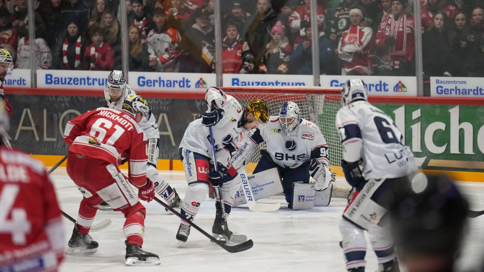 Goalie Marco Wölfl Mitte hinten) wurde sieben Mal bezwungen. Die Blue Devils verloren am Freitag in Bad Nauheim mit 3:7. (Bild: A. Chuc)