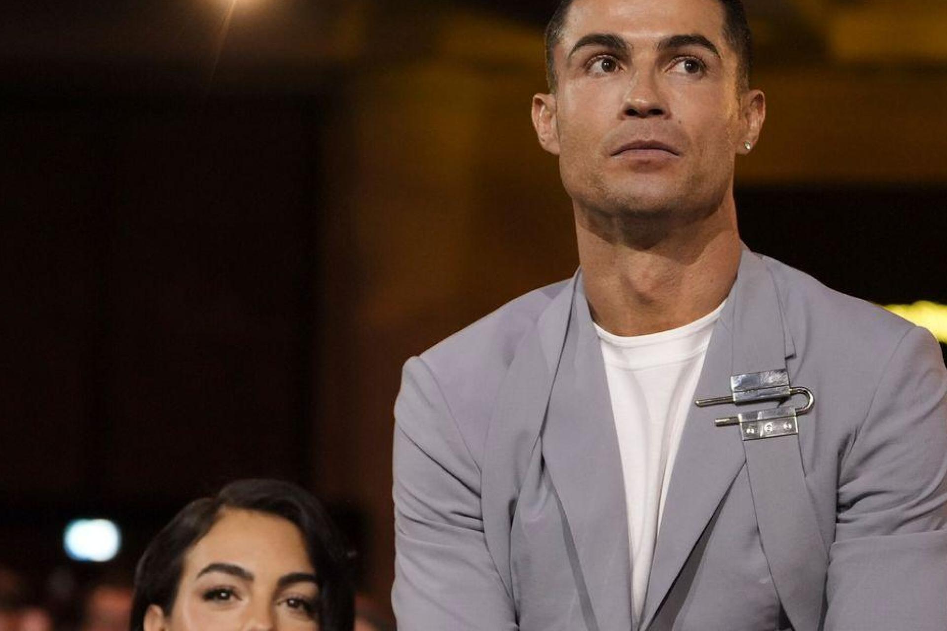 Cristiano und Georgina: Verliebt, verlobt...  (Bild: Fabio Ferrari/LaPresse/AP/dpa)