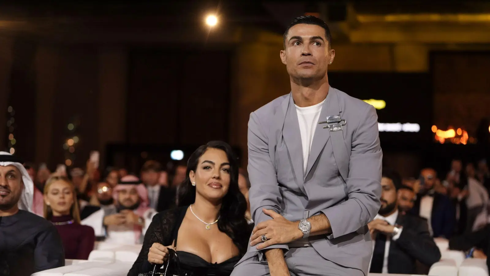 Cristiano und Georgina: Verliebt, verlobt...  (Bild: Fabio Ferrari/LaPresse/AP/dpa)