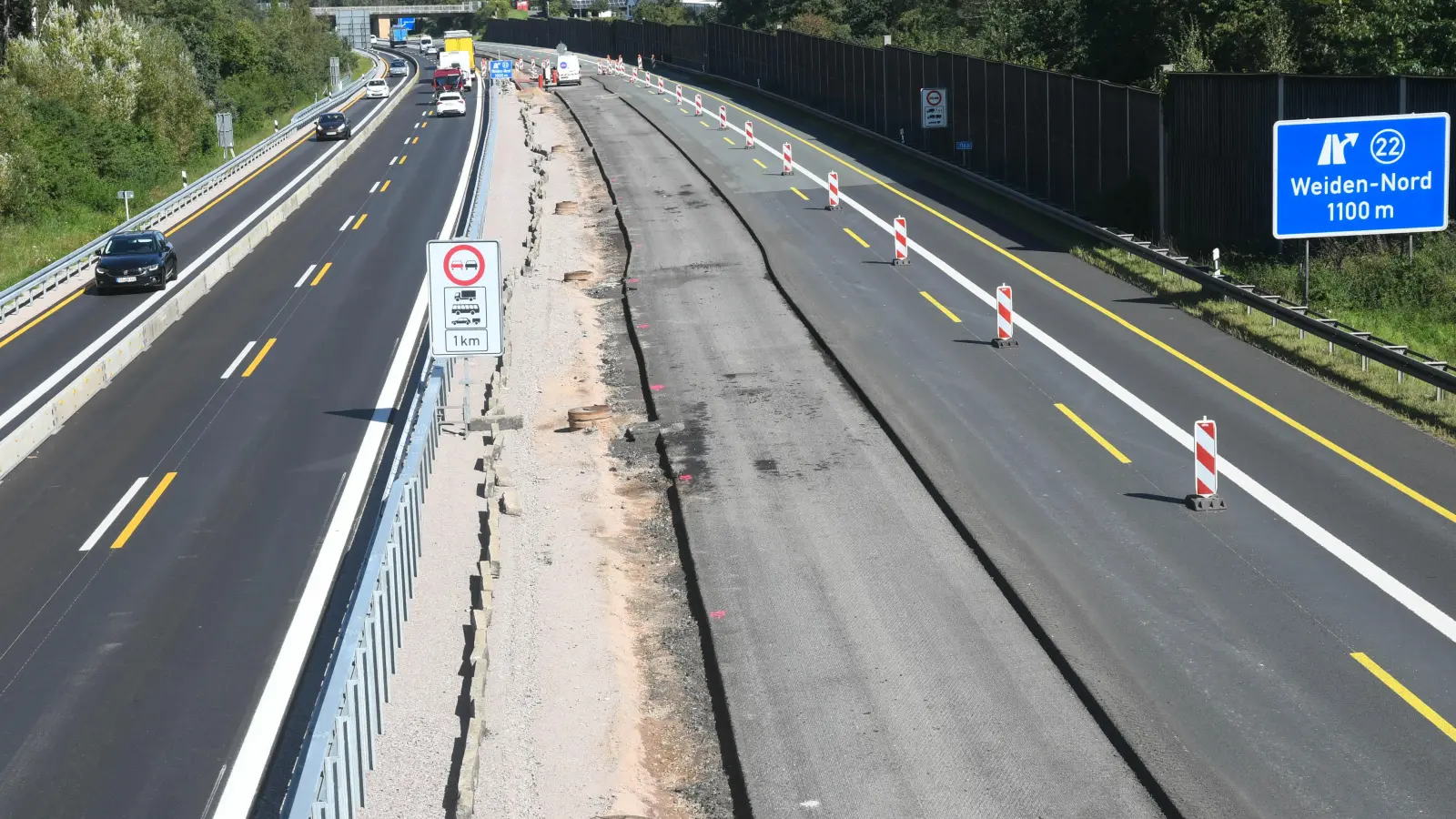 Die Ausfahrt Weiden-West der A 93 wird ab Freitag, 22. September in Fahrtrichtung Hof gesperrt. Ein Einfahren auf die Autobahn ist laut Autobahn GmbH jederzeit möglich.  (Bild: Gabi Schönberger)
