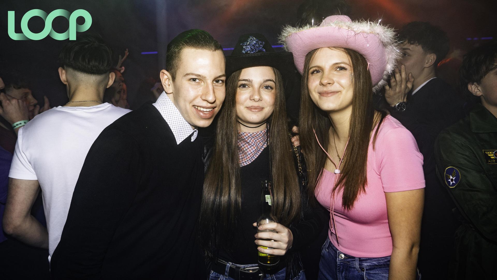 Das Kepler-Gymnasium hat die Aftershow-Party im Loop Weiden gefeiert.  (Bild: Hannes Stock)