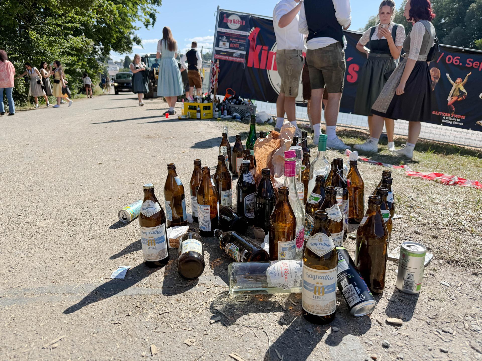 Der Frühschoppen 2025 auf der Flosser Kirwa. (Bild: Gabi Schönberger)