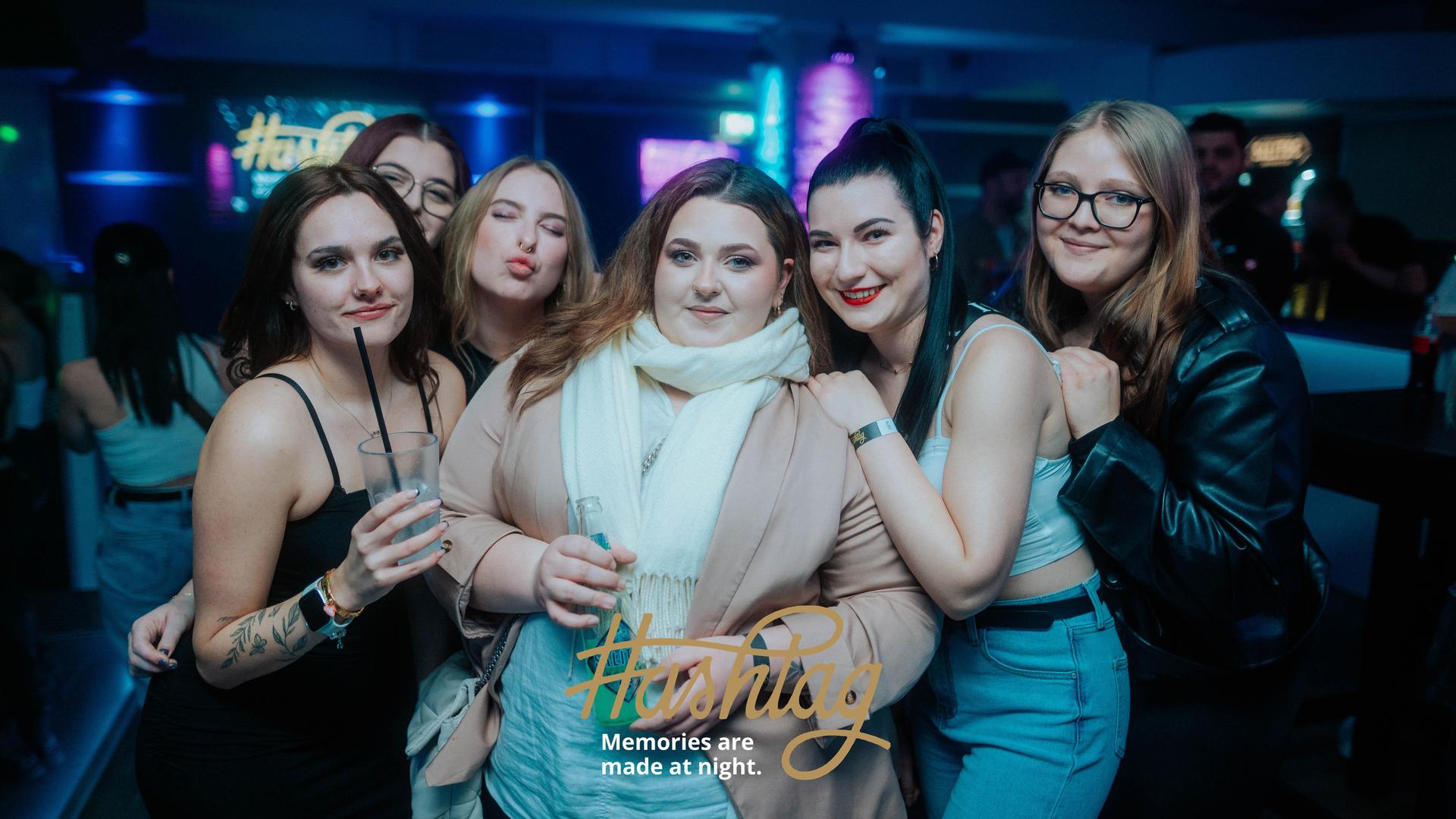 „Geld zurück” war das Motto bei der Party am Freitag im Hashtag Weiden.  (Bild: Sebastian Reiter)
