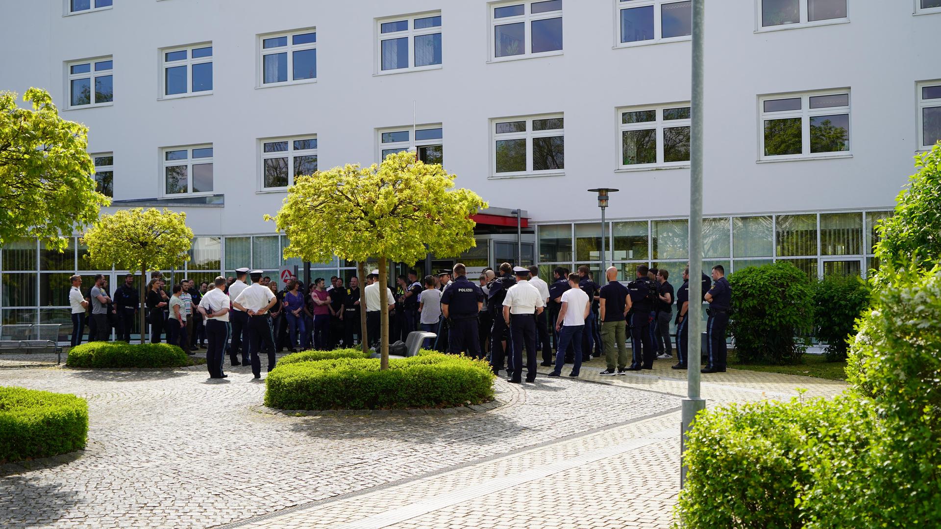 Im Gebäude der Agentur für Arbeit fand eine große Polizeiübung statt. (Bild: mcl)