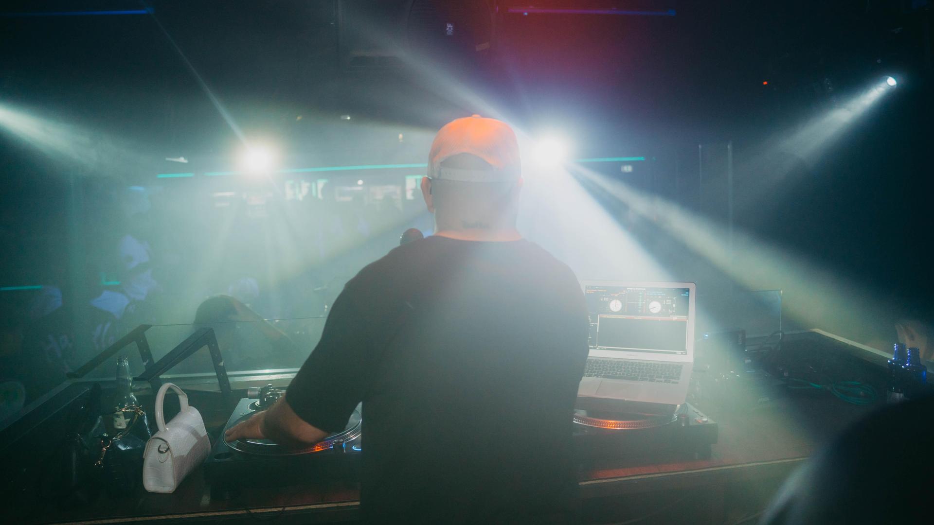 Die Bilder der „Savage Life”-Party im Loop. (Bild: Lukas Frey)
