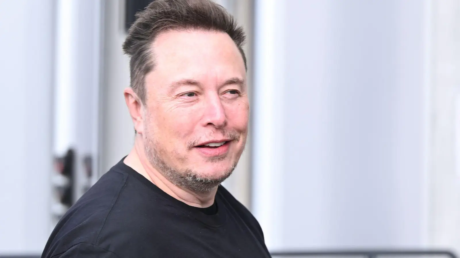 Musk gründete die eigene KI-Firma xAI. (Archivbild) (Bild: Sebastian Gollnow/dpa)