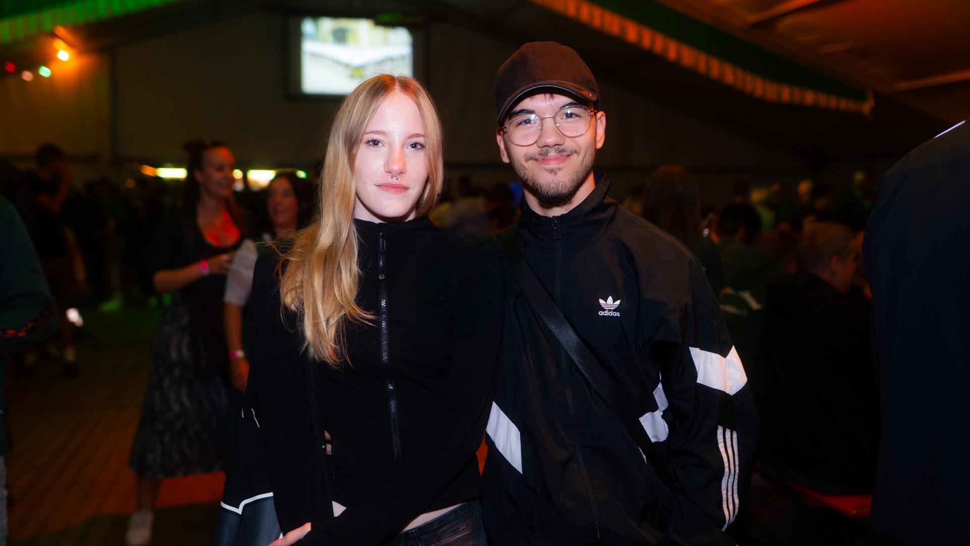 Die Quertreiber rocken am Samstagabend das Festzelt bei der Kirwa in Wernberg.  (Bild: Hannes Stock)
