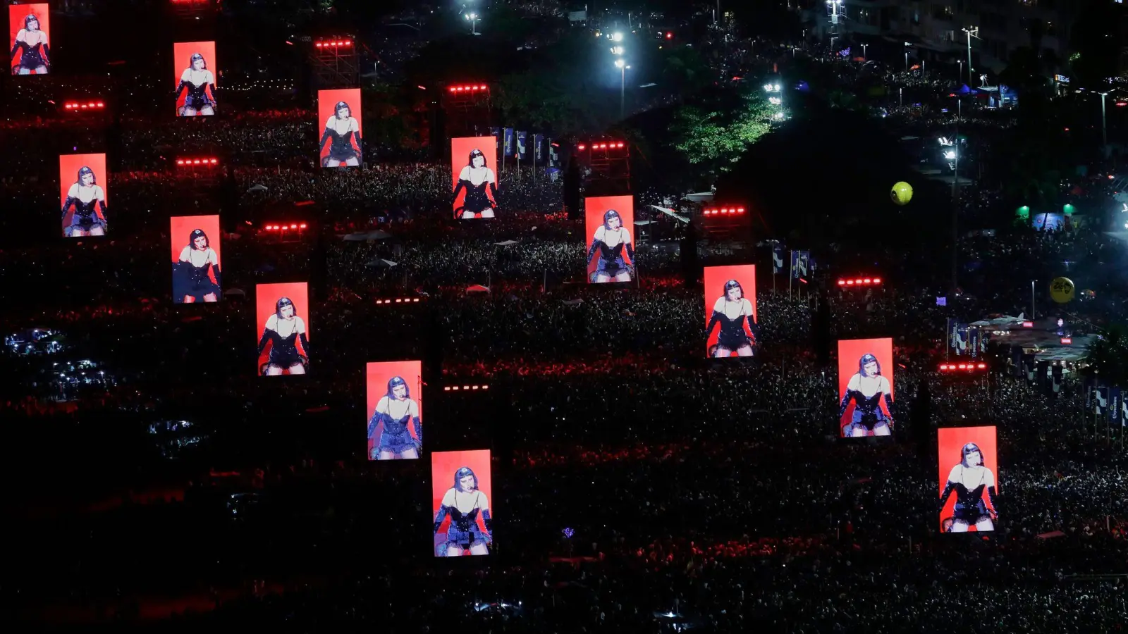 Nach Angaben der Stadtverwaltung lockte die Show auch rund 500.000 Touristen nach Rio. (Bild: Bruna Prado/AP/dpa)