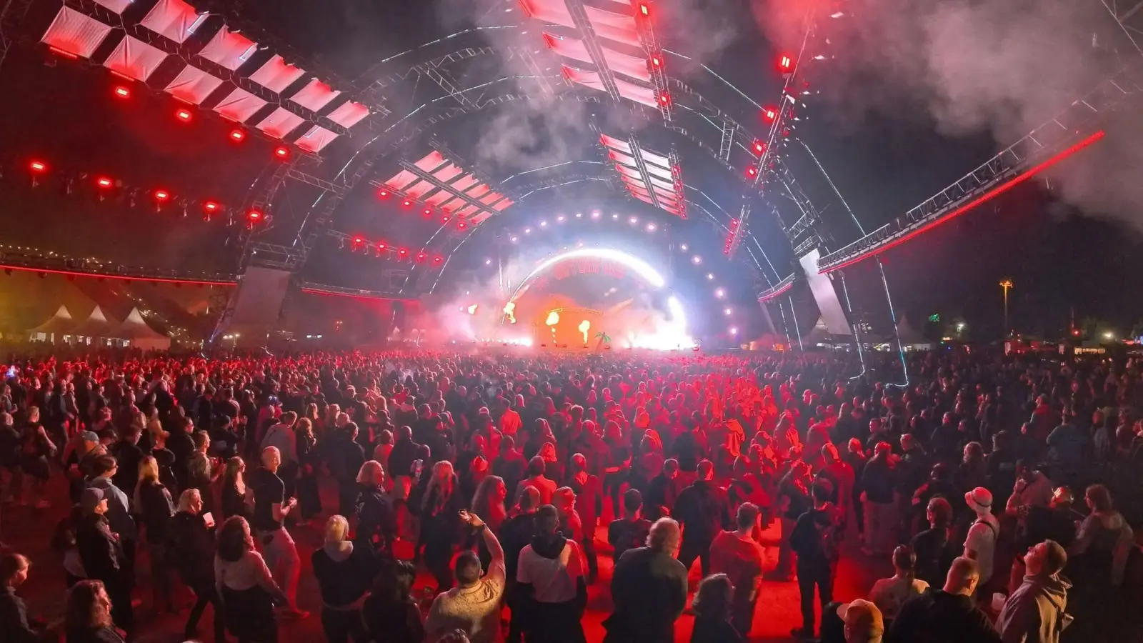 Die Polizei und das DRK sprachen von einem friedlichen Festival. (Bild: Thomas Frey/dpa)