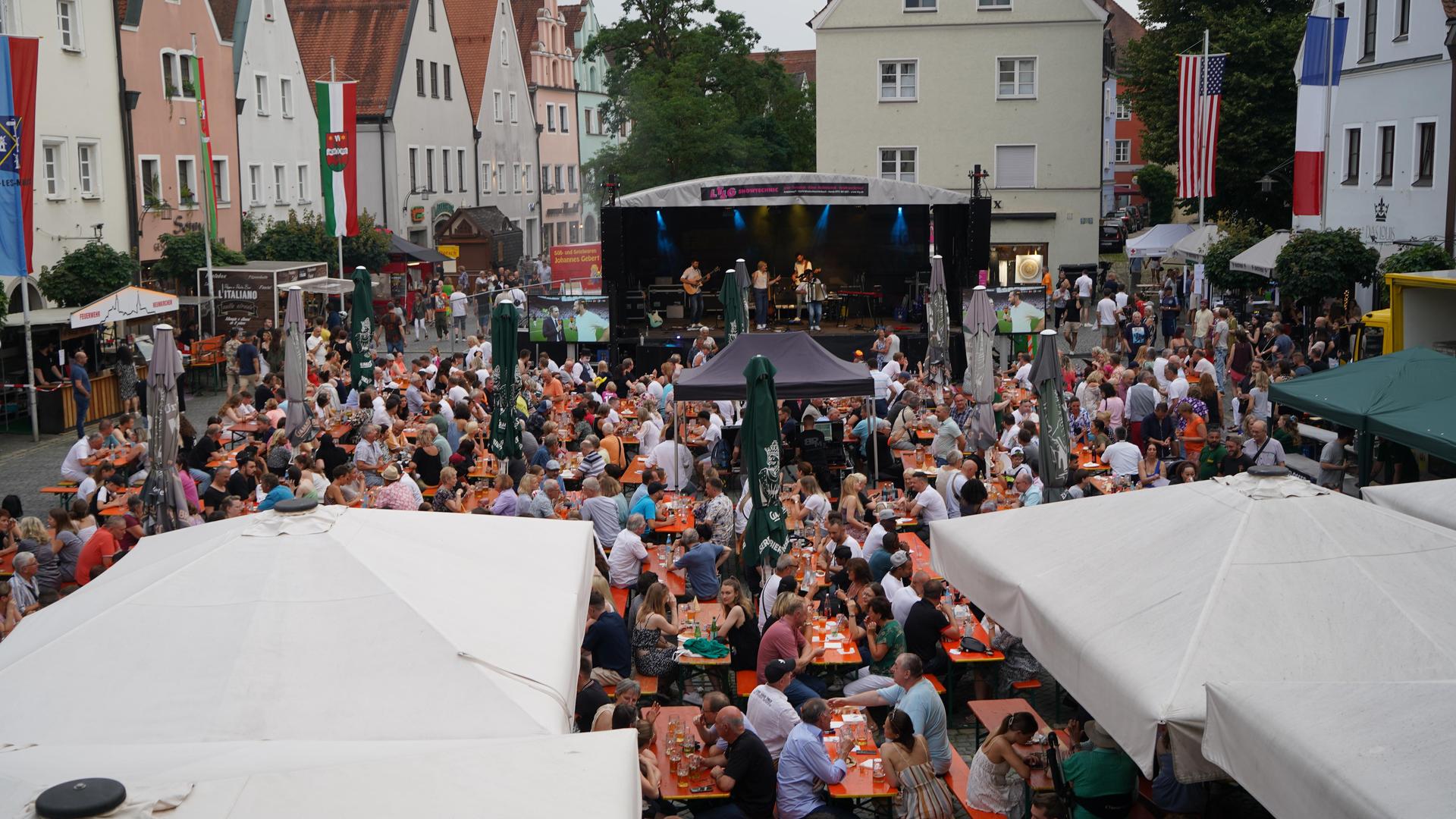 Public Viewing und Warm-up zum Bürgerfest 2024.  (Bild: mcl)