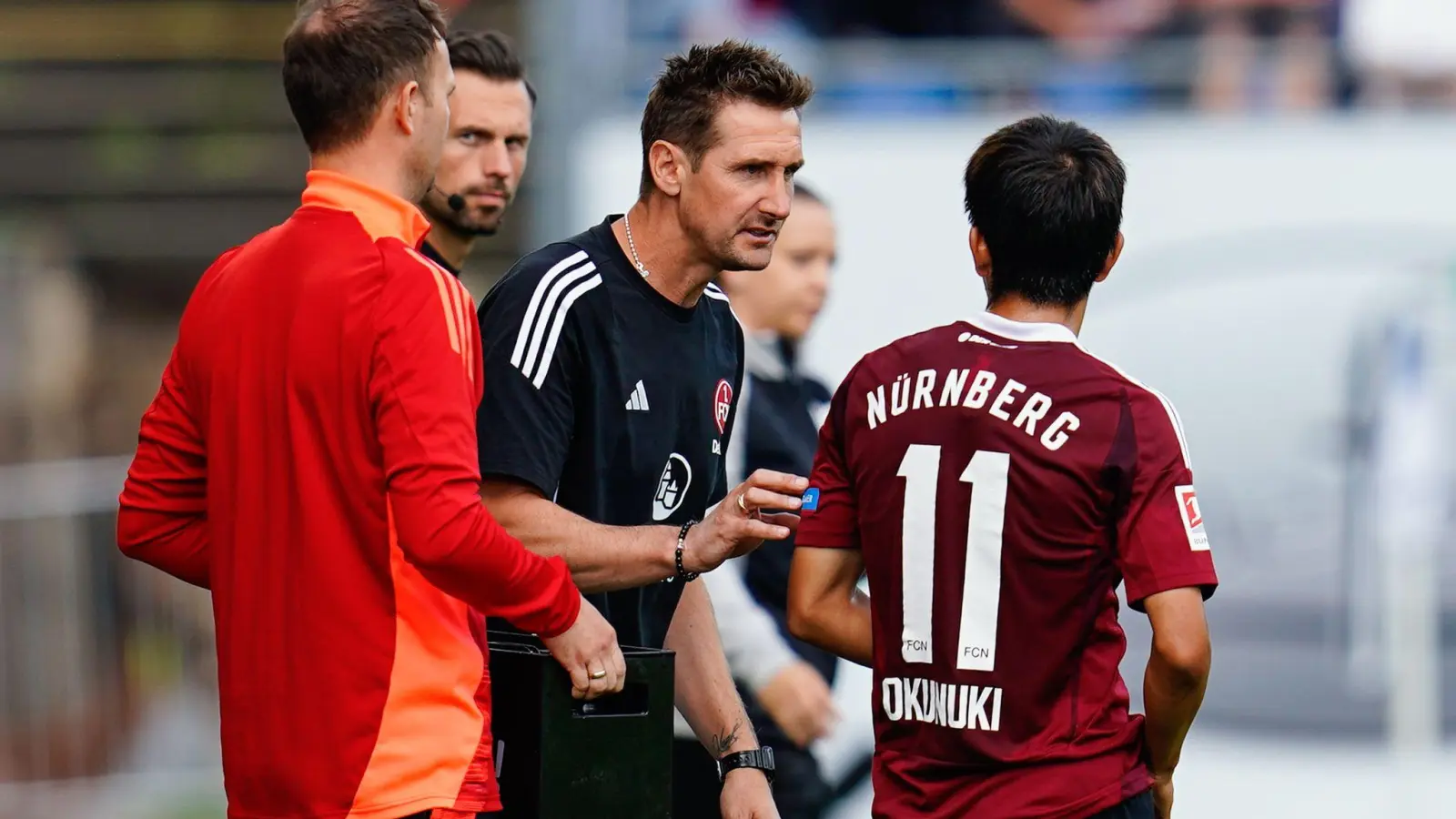 Miroslav Klose (M) will mit dem 1. FC Nürnberg den zweiten Heimsieg. (Bild: Uwe Anspach/dpa)