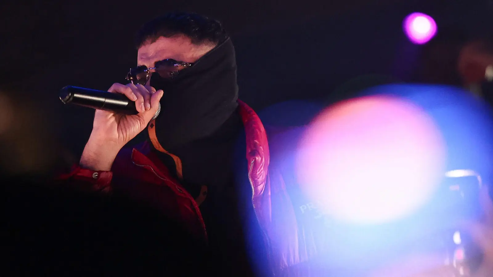 In dem Song singt und rappt der Musiker das erste Mal nur auf Türkisch. (Archivbild) (Bild: Hannes P. Albert/dpa)