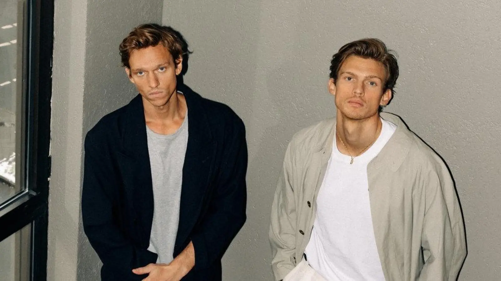 Lucas und Felix Hain sind bekannt unter dem Namen „FAST BOY”. Die beiden treten beim „Bayern 3”-Liveclub am 22. Dezember beim Winterzauber in Schwandorf auf. (Bild: Universal Music / Max Hartmann)