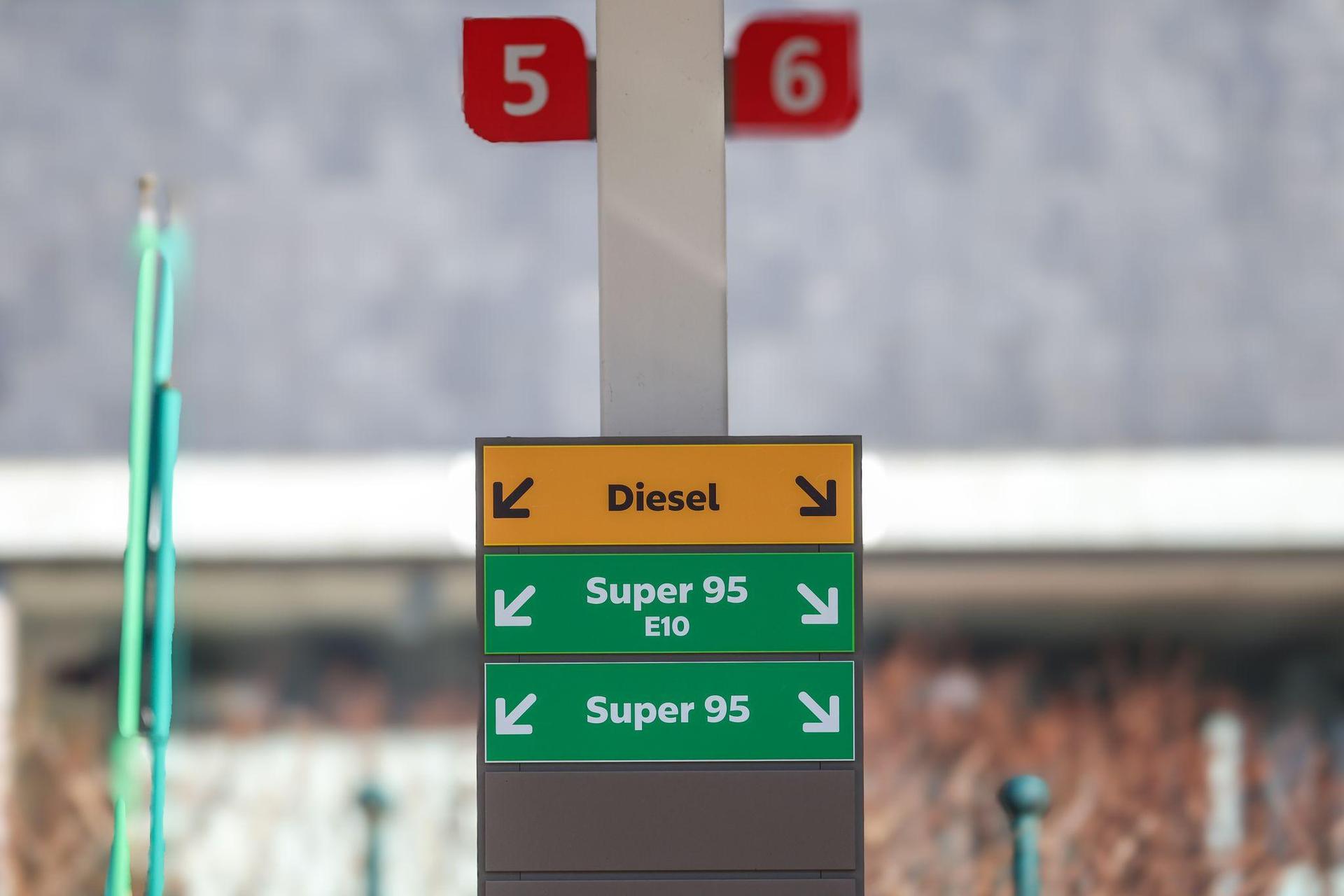 Eine Tankstelle in Nordrhein-Westfalen. (Archiv) (Bild: Christoph Reichwein/dpa)