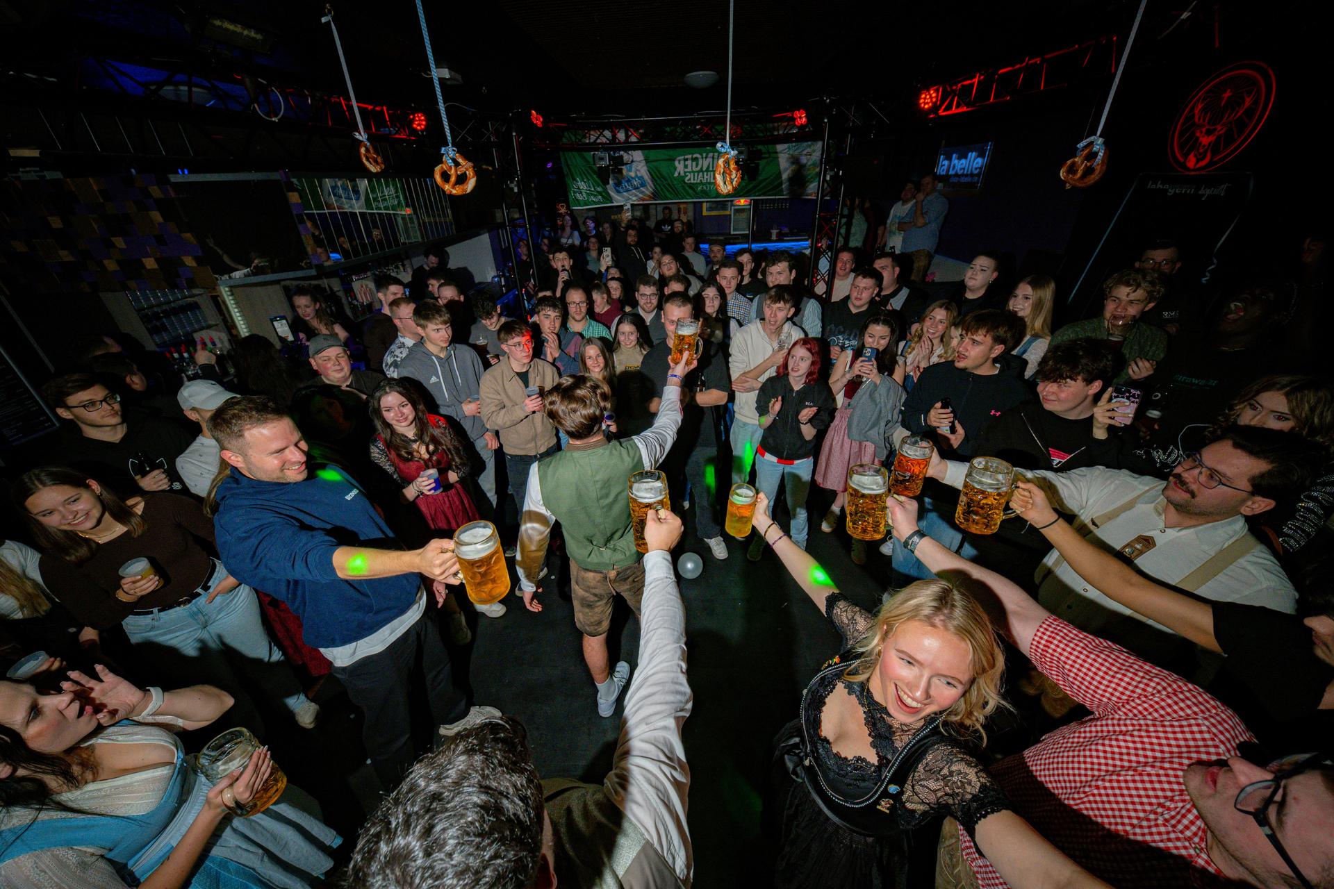 Bilder von der Bayern-Party im LaBelle in Waidhaus. (Bild: simerl)