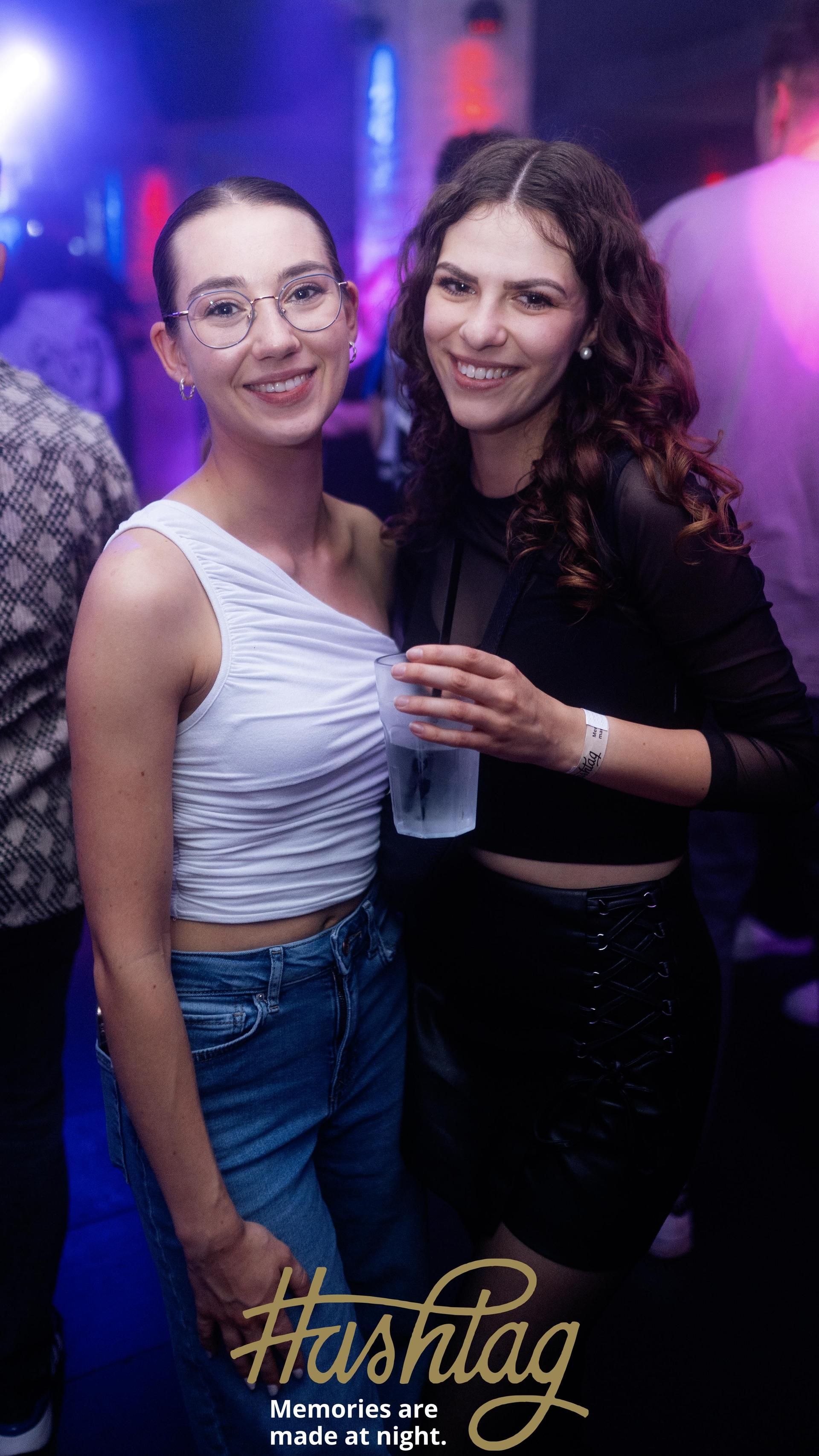 Die „Blackedout”-Party im Hashtag. (Bild: Hannes Stock)