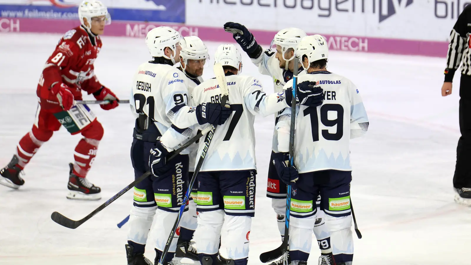 In der neuen Folge des „Powerplay”-Podcasts geht es um die ersten beiden Testspiele gegen Budapest und Regensburg am vergangenen Wochenende. (Bild: Roland Rappel)