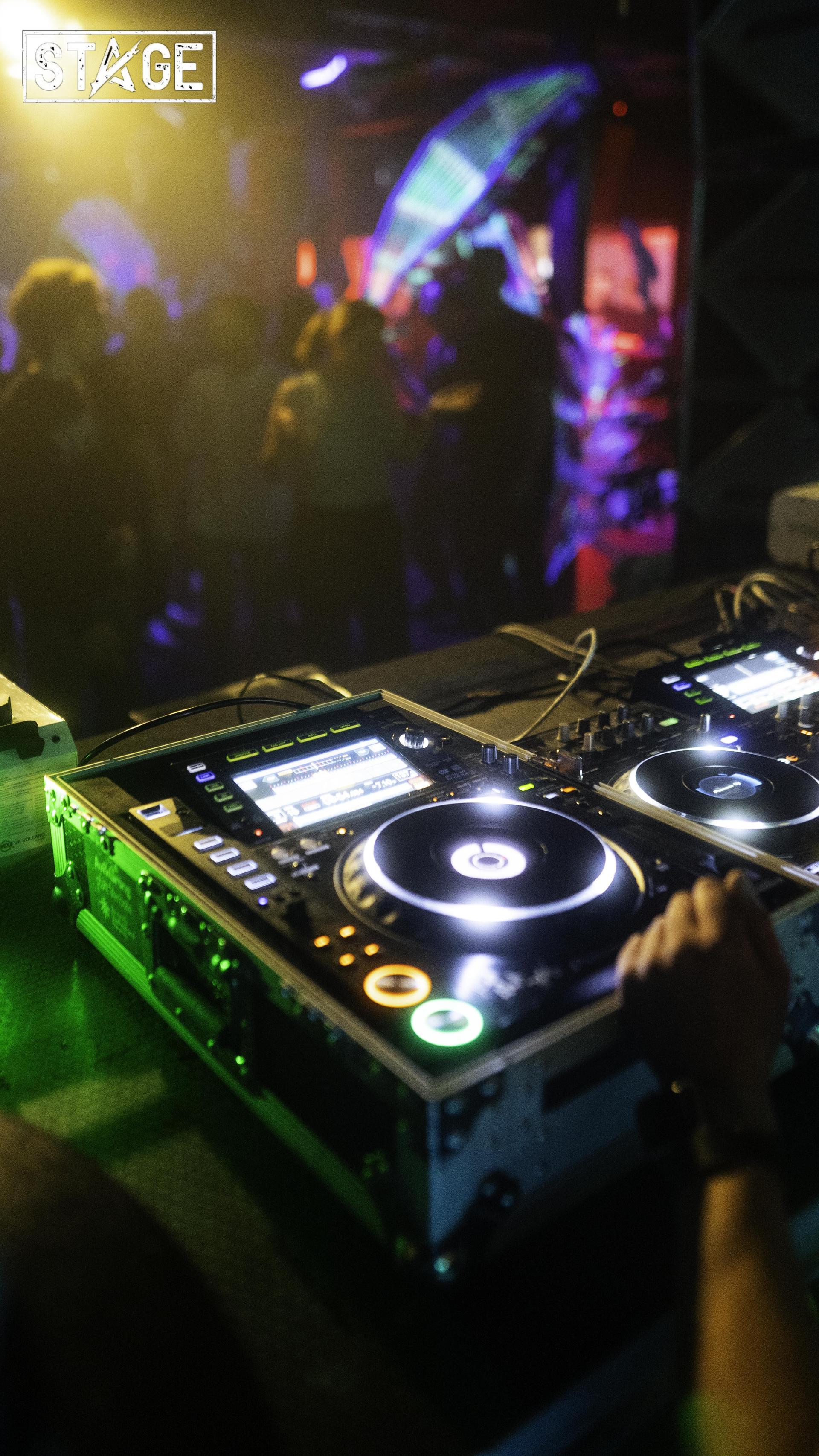 Die Fotos der „Schwitzkasten”-Party im Stage. (Bild: Hannes Stock)