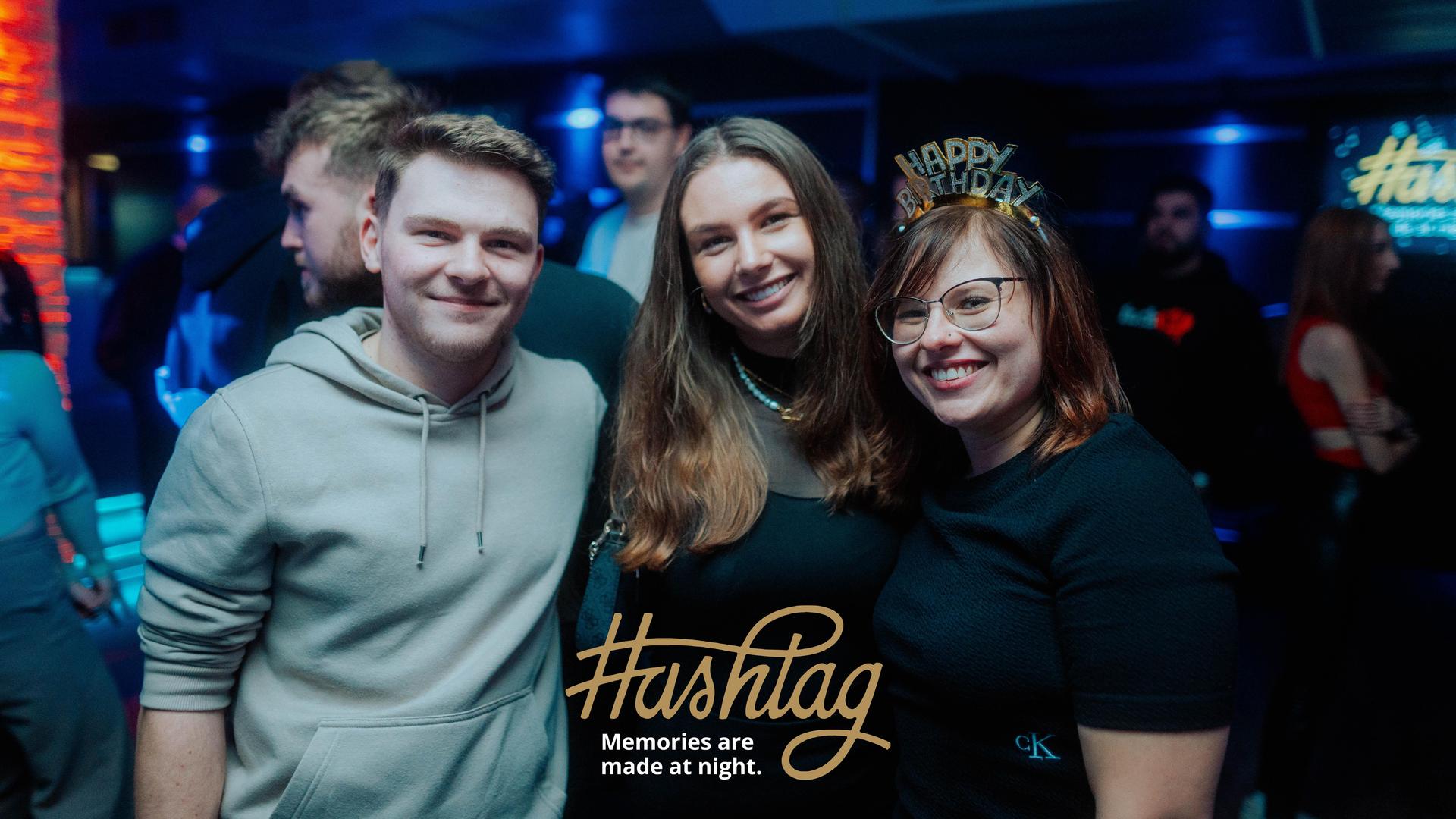 „Geld zurück” war das Motto bei der Party am Freitag im Hashtag Weiden.  (Bild: Sebastian Reiter)