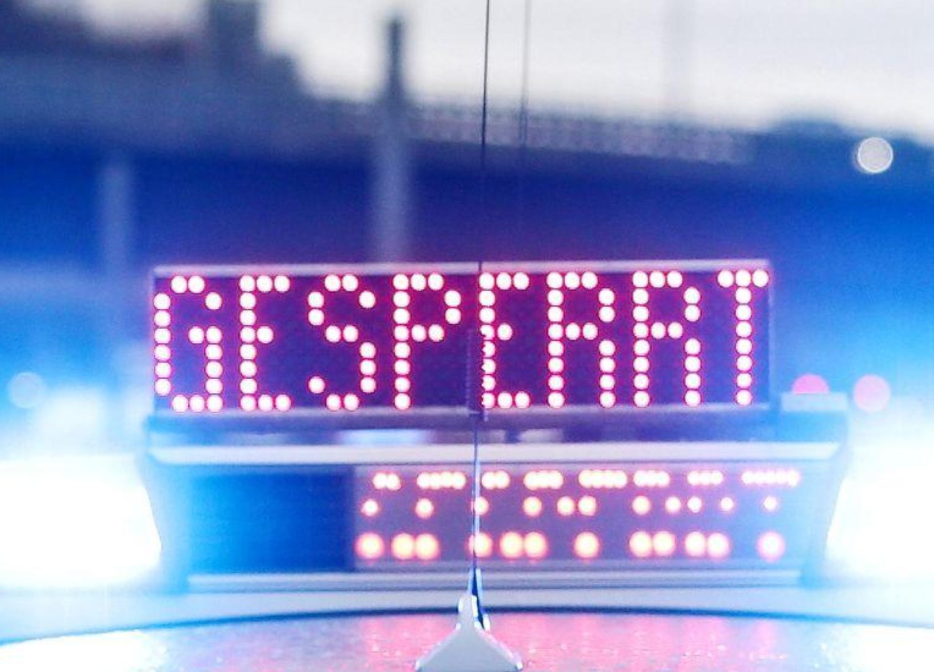 Die Autobahn 93 war nach einem Unfall in Fahrtrichtung Regensburg gesperrt.  (Symbolbild: David Young/dpa)
