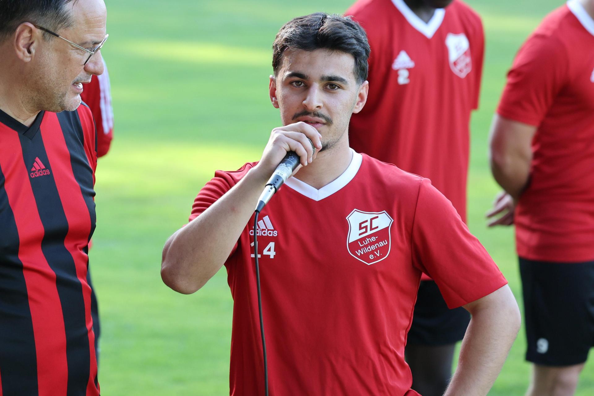 Odijoni Anushervoni (rechts) steht dem SC Luhe-Wildenau ab sofort nicht mehr zur Verfügung. (Archivbild: Dieter Jäschke)