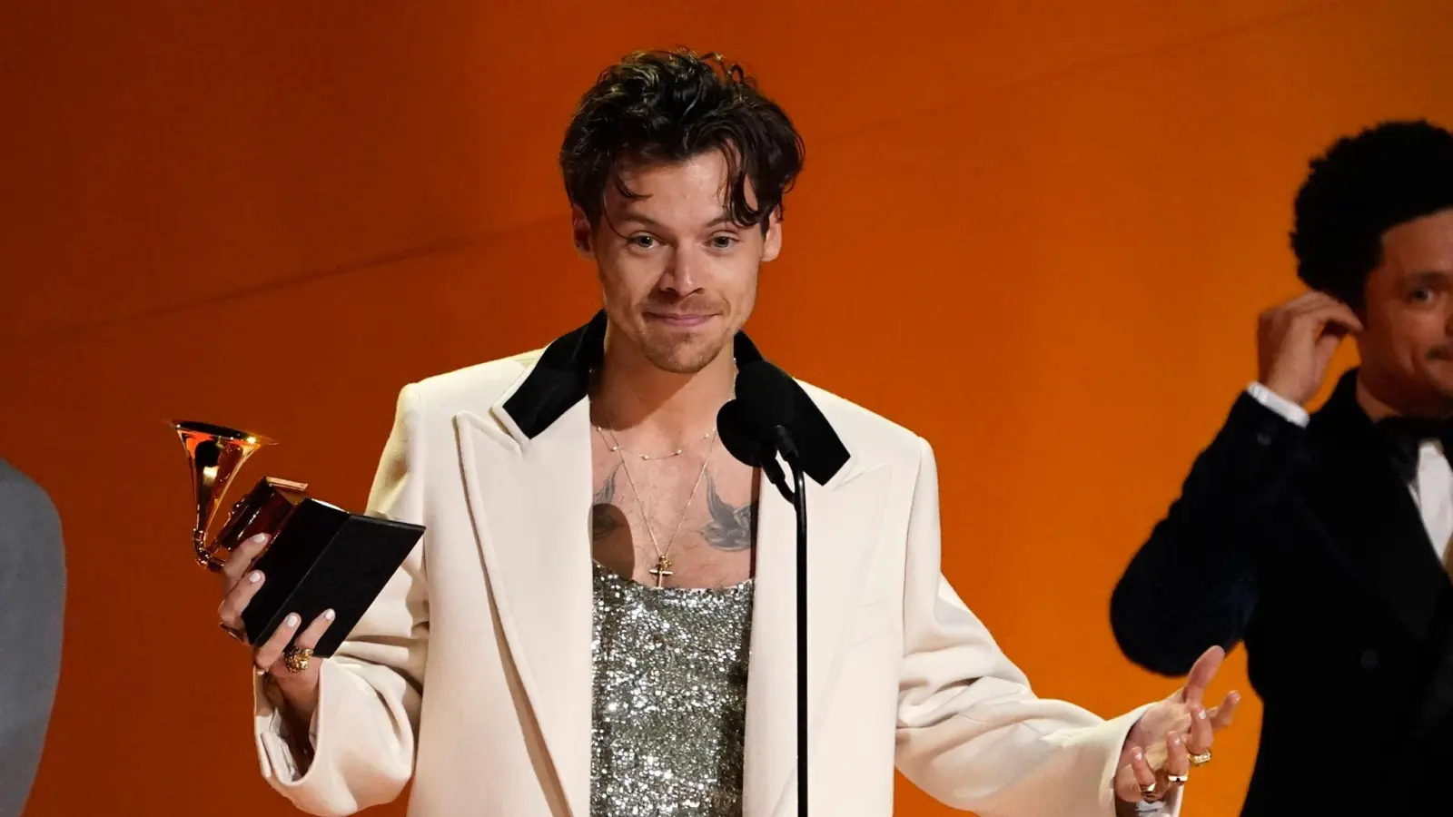 Harry Styles soll sich nördlich von Rom ein Haus gekauft haben. (Bild: Chris Pizzello/AP/dpa)