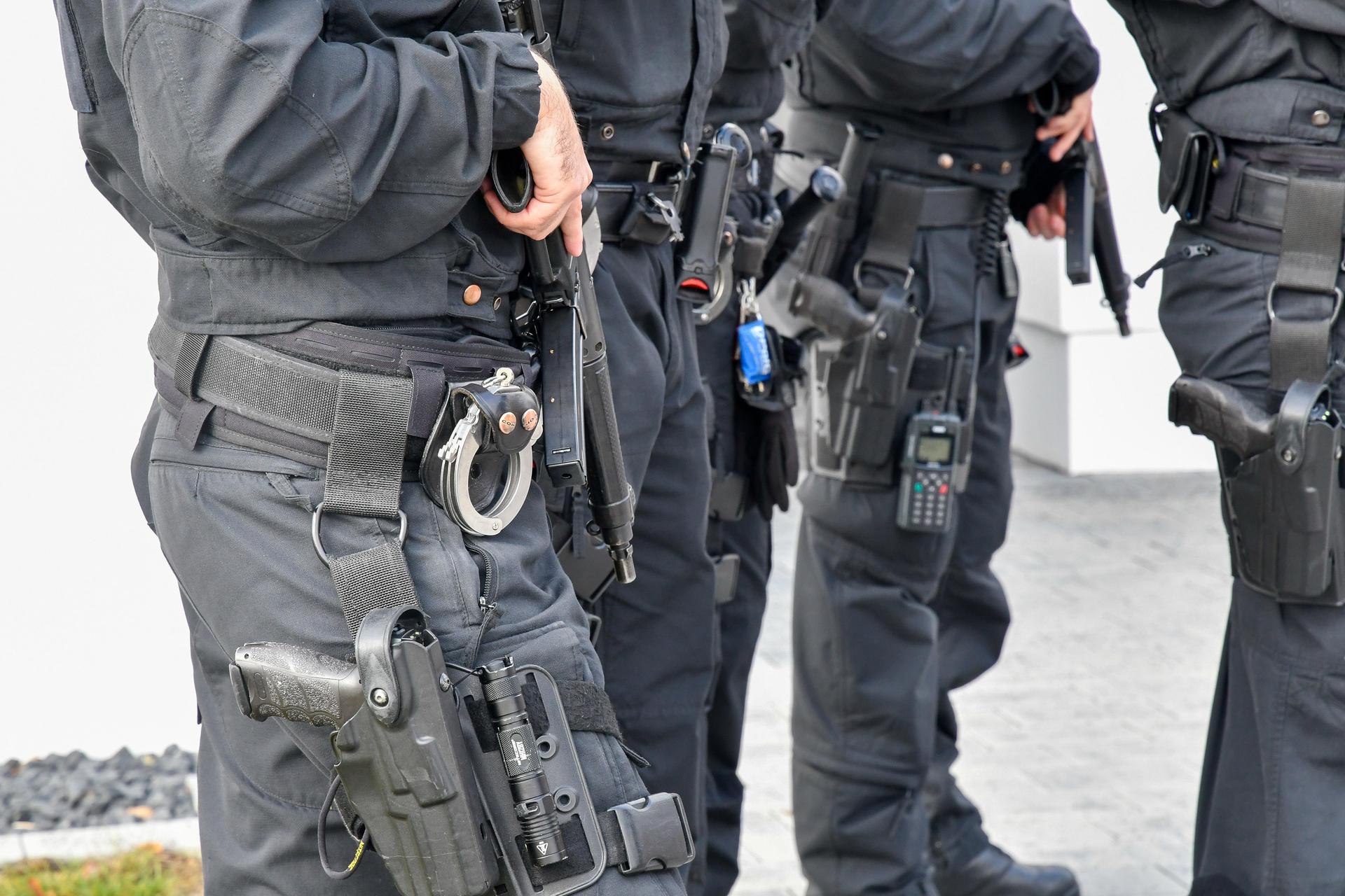 Eine Spezialeinheit aus Mittelfranken nahm am Ostersonntag einen Mann (28) in Selb fest. (Symbolbild: Petra Hartl)