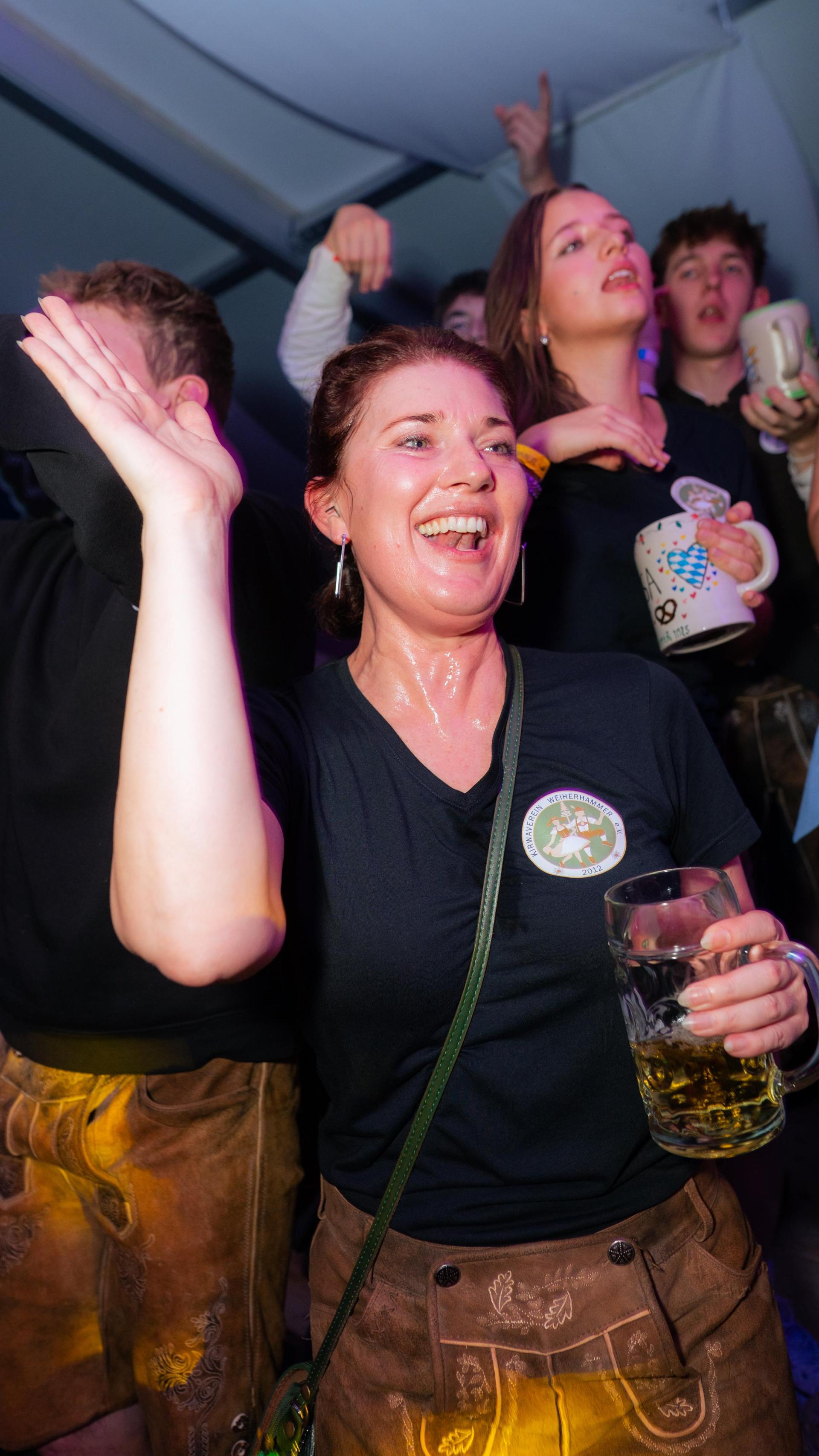 Auch die Mitglieder des Kirwa-Vereins sorgten für Stimmung. (Bild: Hannes Stock)