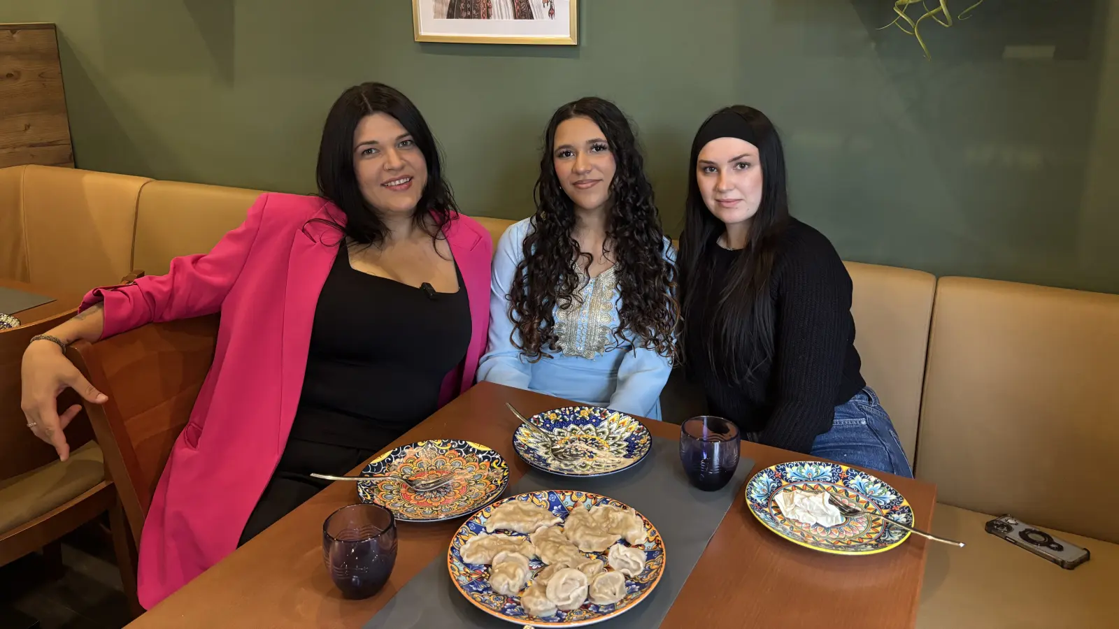 Von links: Inhaberin Lina Dillmann, Tochter Aliyah Soley und gute Freundin Monika Banczyk. (Bild: mcl)