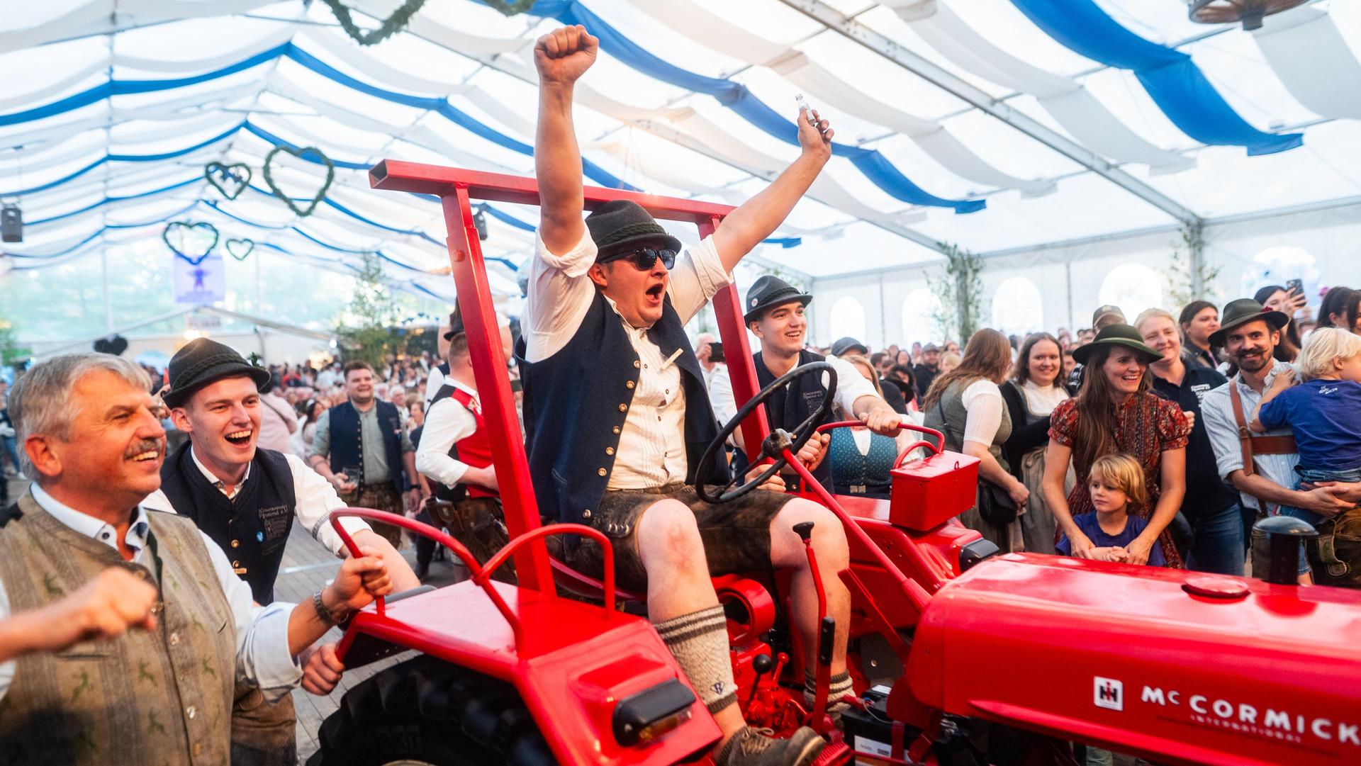 Am Sonntagabend bebte das Kirwa-Festzelt in Pfreimd. (Bild: Hannes Stock)