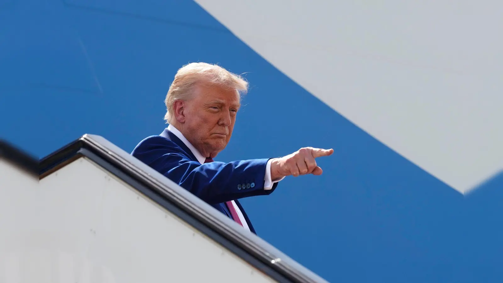 US-Präsident Trump ist noch immer nicht gut zu sprechen auf Superstar Taylor Swift.  (Bild: Alex Brandon/AP/dpa)