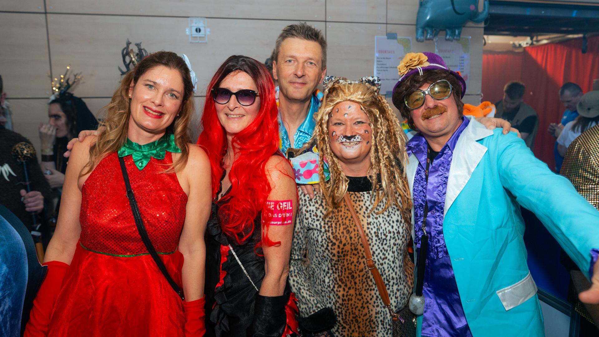 Am Sportlerball in Schirmitz gings mit Vollgas weiter im Faschingstreiben.  (Bild: Hannes Stock)