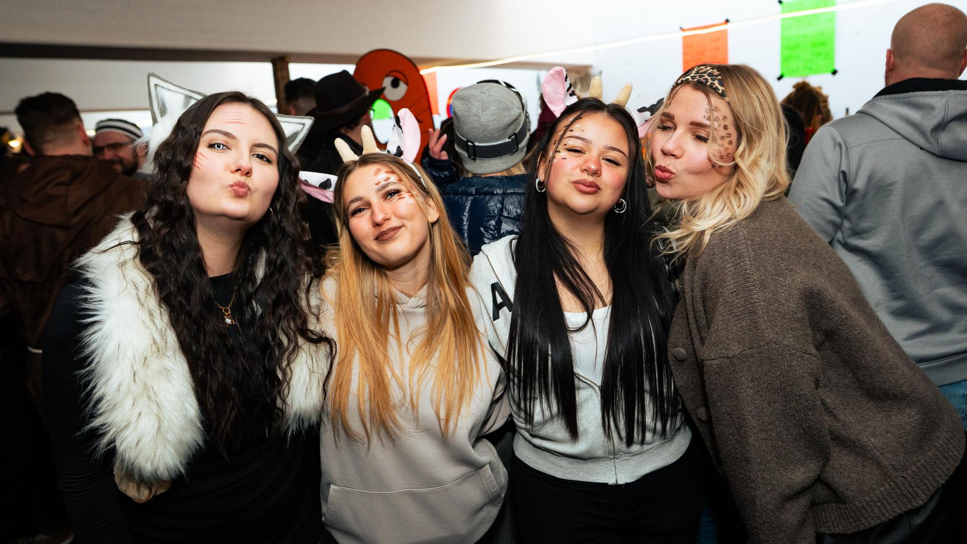 Erst Faschingszug, dann Afterparty in Neustadt. Wir haben die Bilder.  (Bild: Hannes Stock)