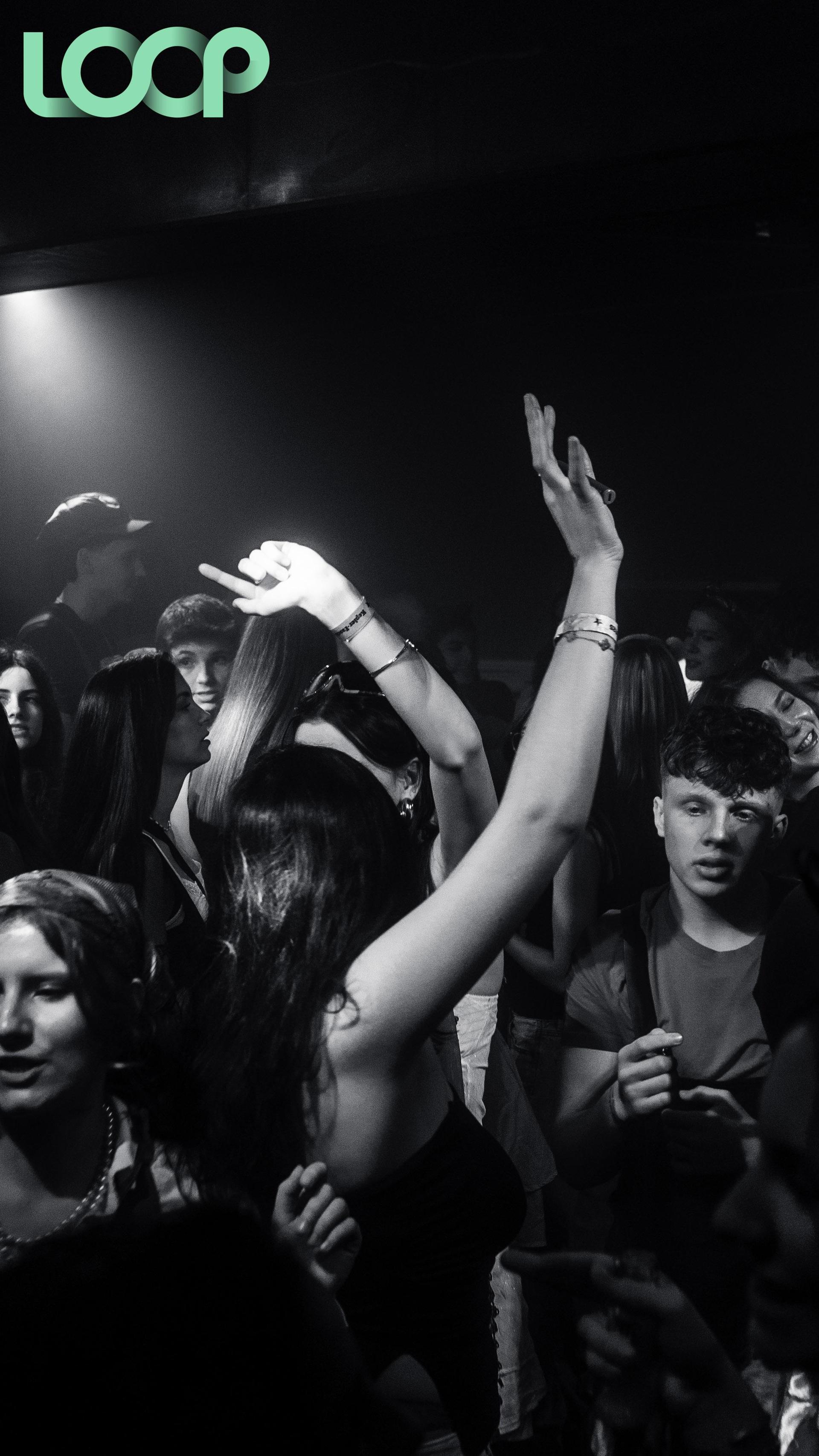 Das Kepler-Gymnasium hat die Aftershow-Party im Loop Weiden gefeiert.  (Bild: Hannes Stock)