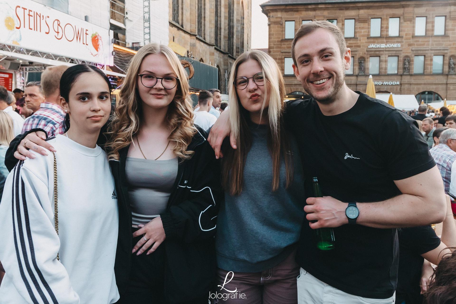 Das war am Marktplatz am Amberger Altstadtfest los! (Bild: Lolografie)