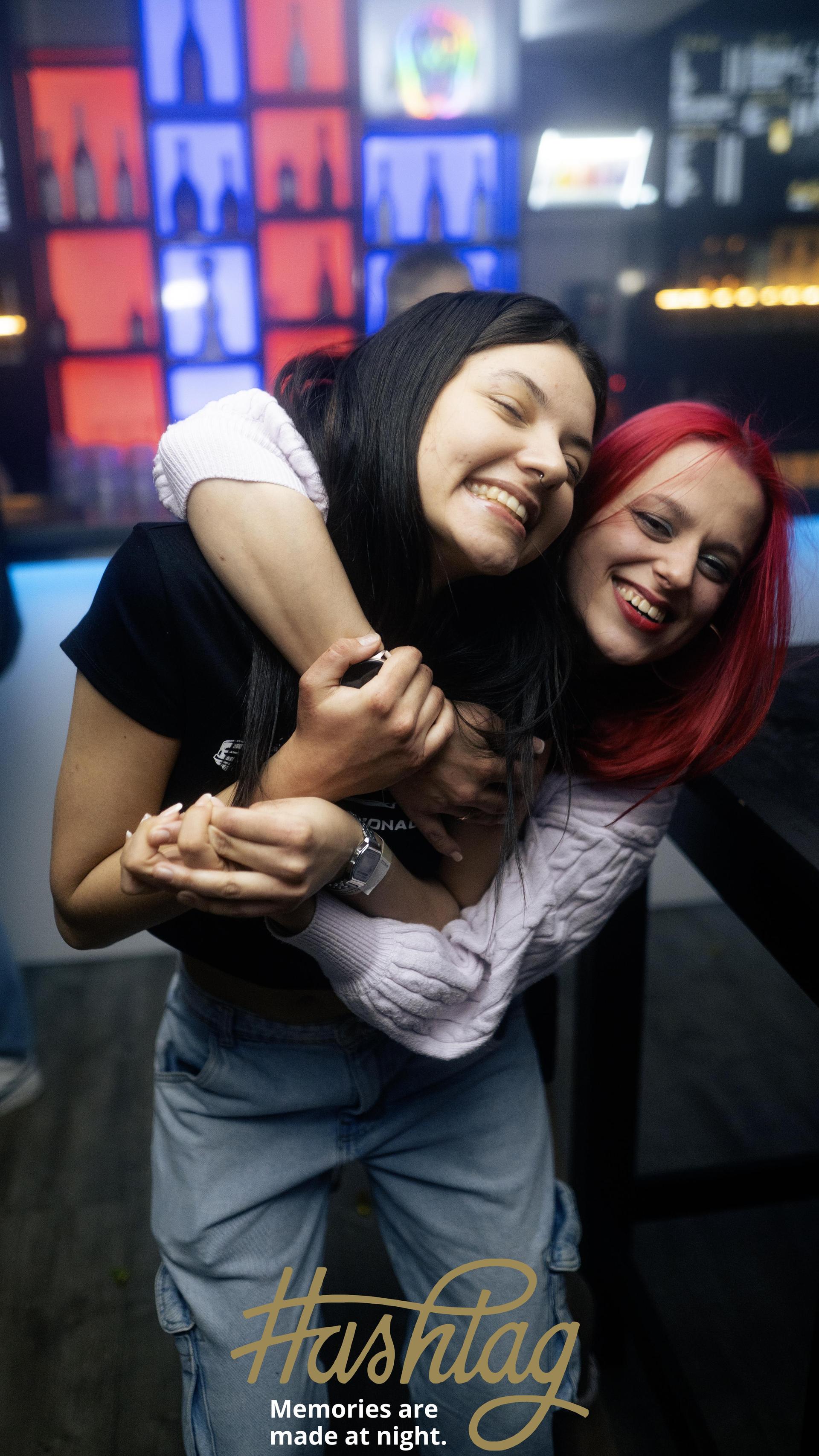 Die „Blackedout”-Party im Hashtag. (Bild: Hannes Stock)