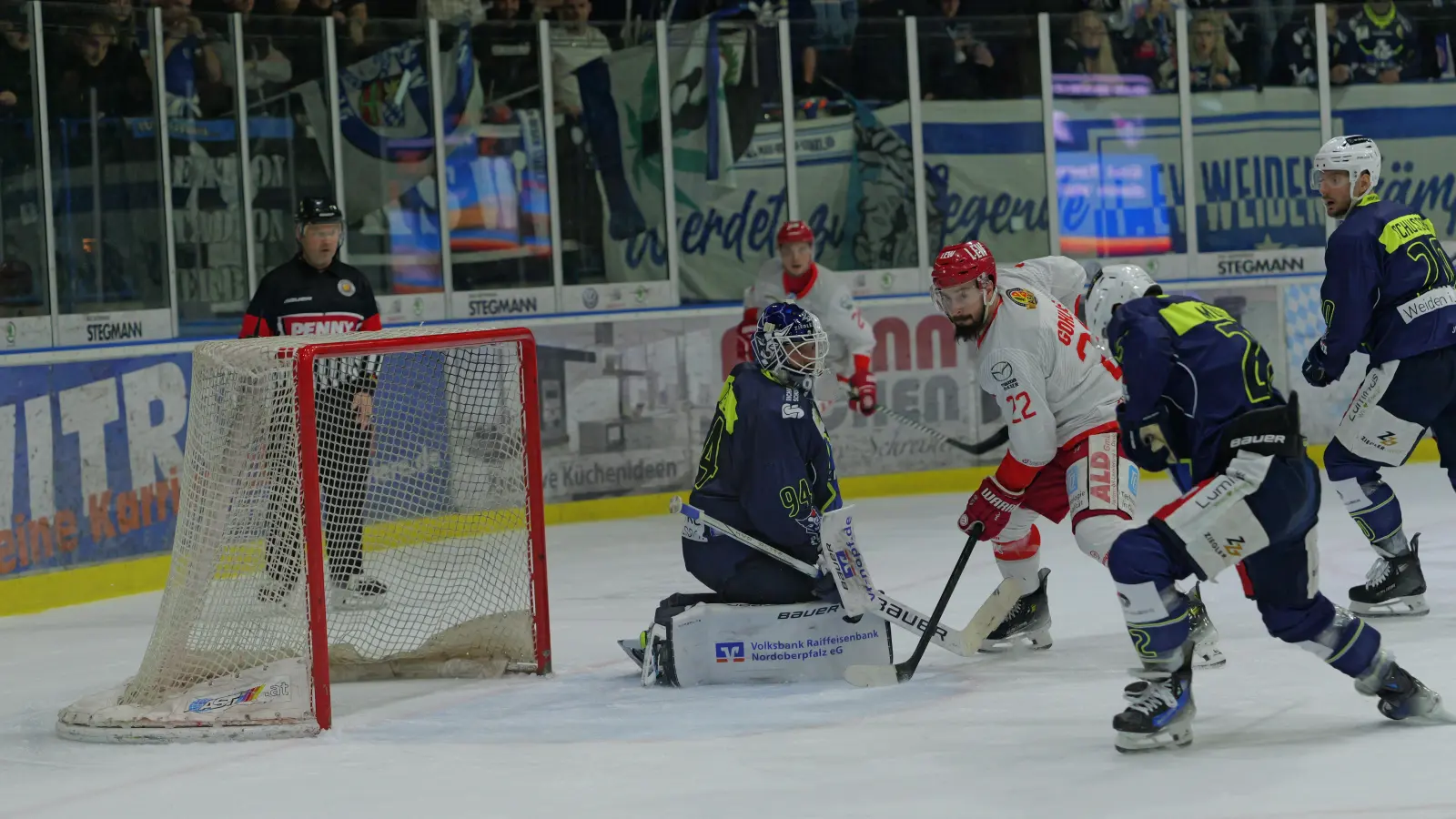 Devils-Goalie Marco Wölfl war bei seinem Comeback einige Male im Blickpunkt. (Bild: Elke Englmaier)