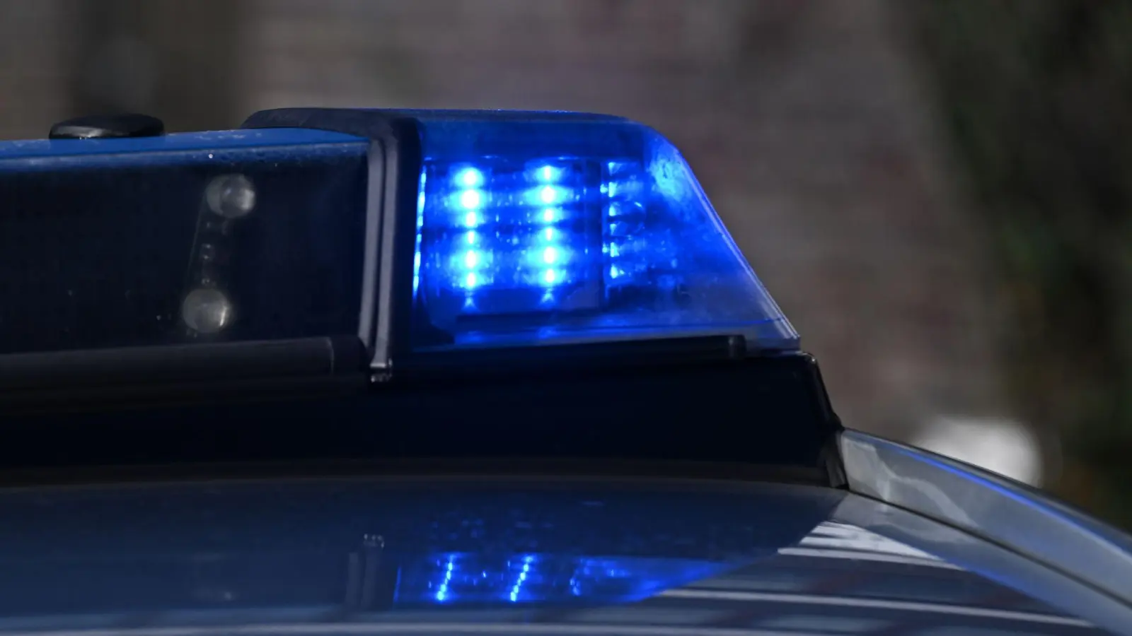 Pressebericht der Grenzpolizeiinspektion Waidhaus: Dopingmittel und Medikamente bei Kontrolle entdeckt. (Symbolbild: Bernd Weißbrod/dpa)