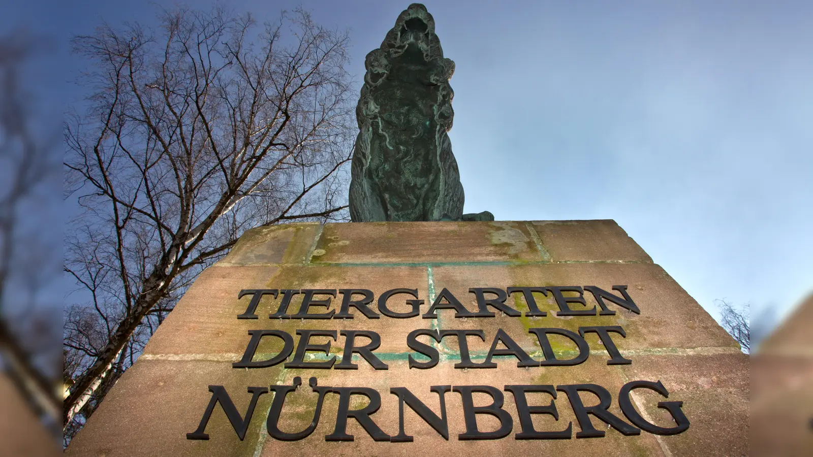 In Nürnberg und Straubing gibt es Pläne für die Erhöhung der Eintrittspreise. Nicht alle sind damit einverstanden. (Symbolbild: Daniel Karmann/dpa)