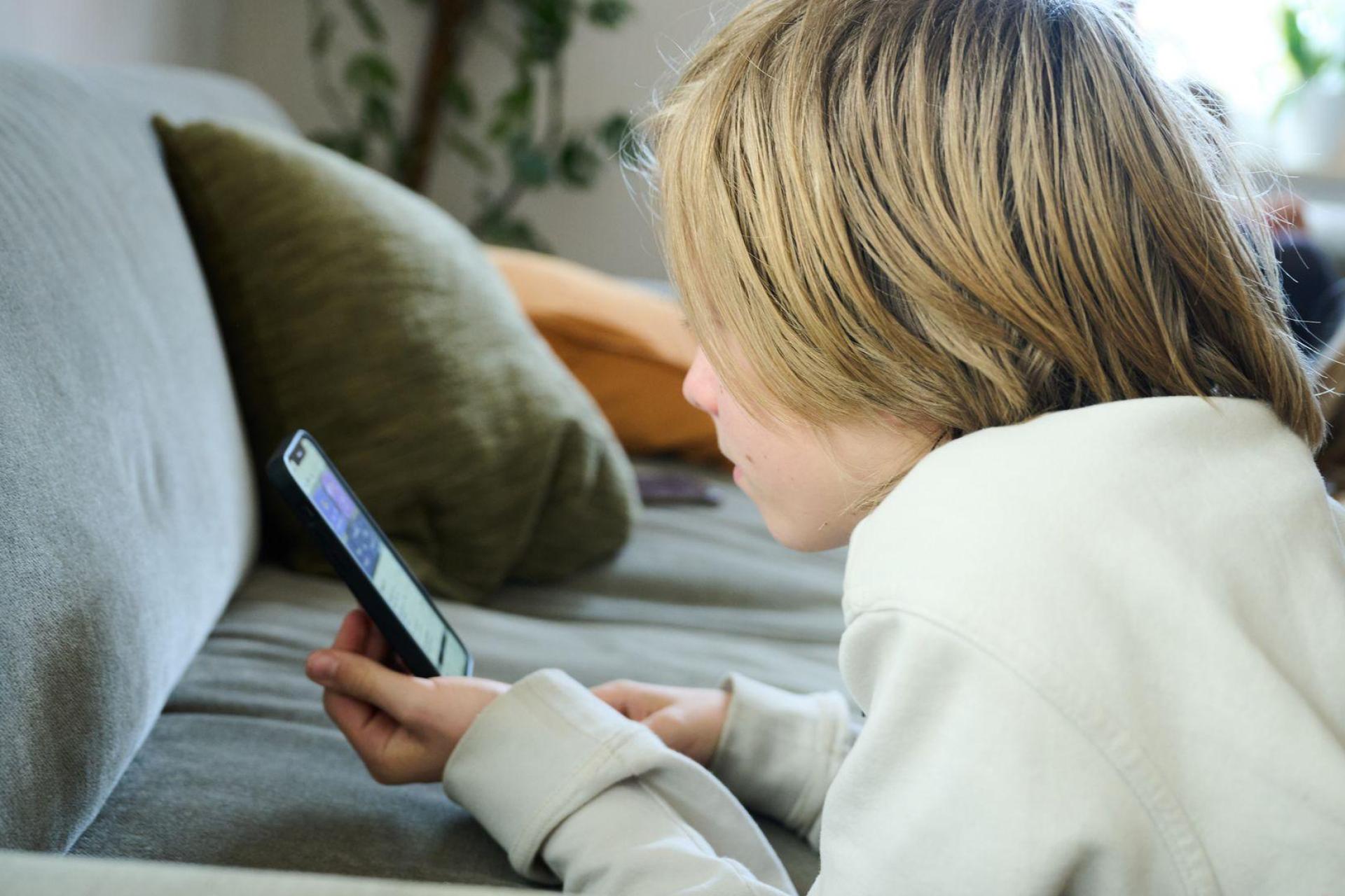 Aus dem „NEW Real Talk” entstand eine Liste, über die sich Kinder und Jugendliche gezielt Freizeitangebote aus der Region anschauen können.  (Symbolbild: Annette Riedl/dpa)