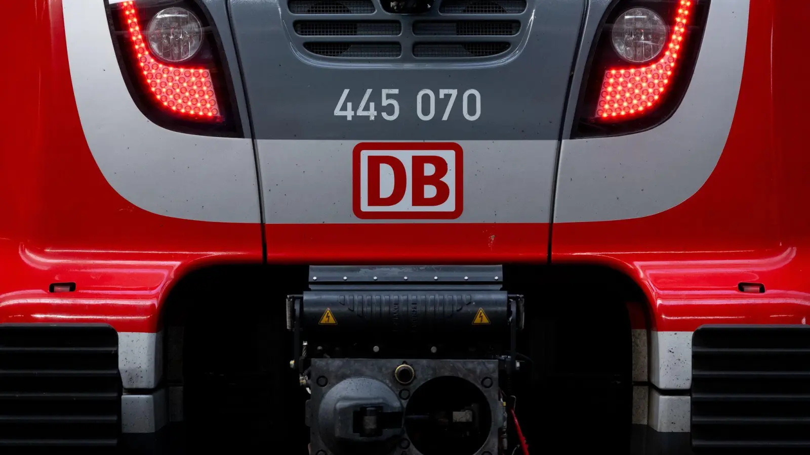 Die Bahnstrecke zwischen Regensburg und Weiden soll saniert werden. (Symbolbild) (Bild: Sven Hoppe/dpa)