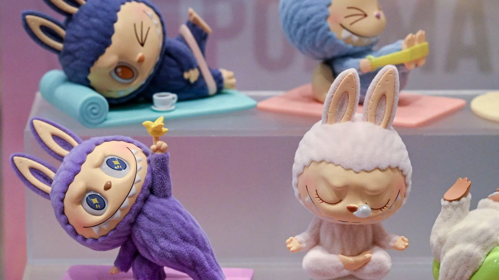  Labubu-Plüschfiguren sind bei Sammlern begehrt. Nun ist auch ein Film über das Monster geplant. (Archivbild: Jens Kalaene/dpa/dpa-tmn)