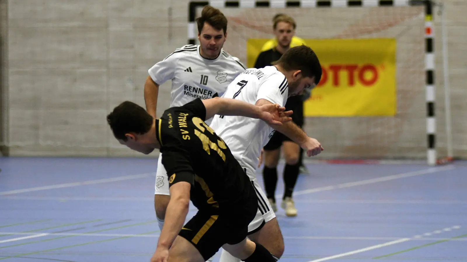 Am Samstag, 11. Januar 2025, wird in Vilseck um den Titel des Futsal-Kreismeisters (Amberg/Weiden) gekämpft. 16 Teams sind am Start. der SV Waldau (schwarze Trikots) und die SpVgg Schirmitz sind auch wieder dabei.  (Bild: otr)