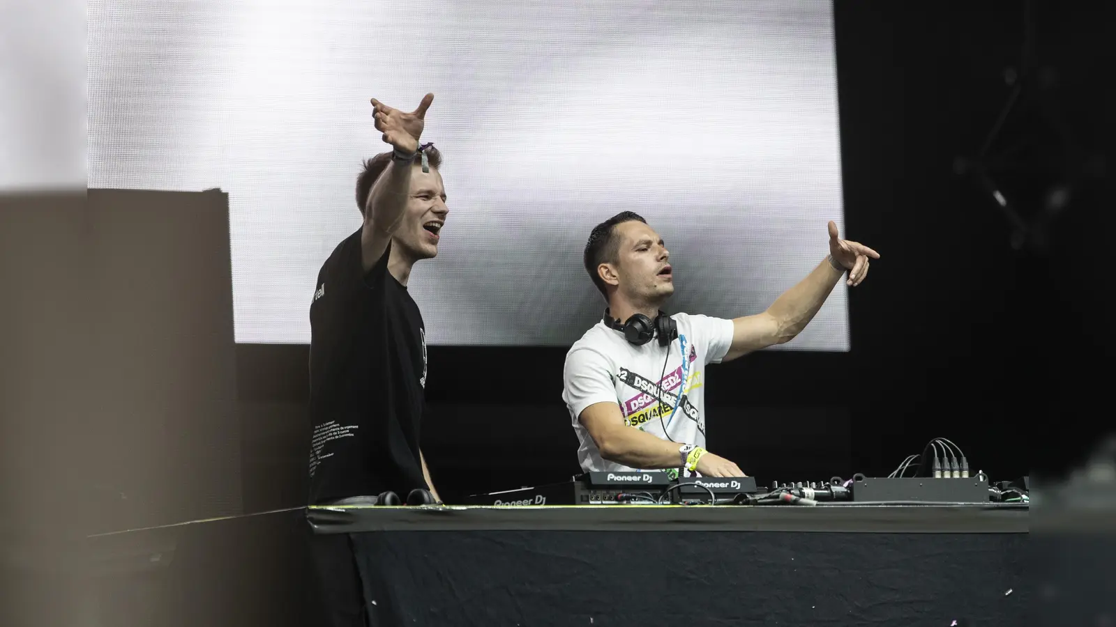  Das DJ-Duo Gestört aber GeiL wird auf dem White Rabbit Festival in Weiden auftreten. (Bild: Alexander Prautzsch/dpa)