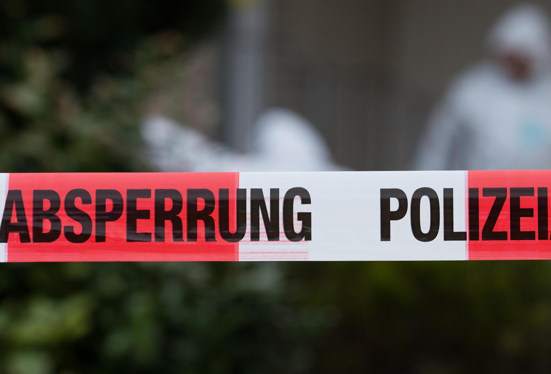 In einem Waldstück bei Ibenthann (Maxhütte-Haidhof) sind menschliche Knochen gefunden worden. (Symbolbild: Friso Gentsch)