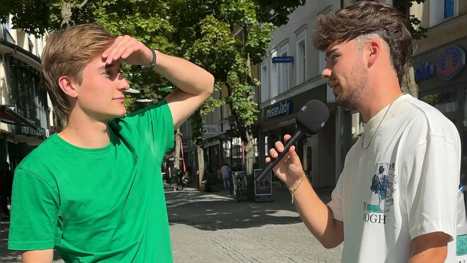 Zum neuen Wehrdienst gibt es viele unterschiedliche Meinungen. Wir waren in Weiden unterwegs und haben nachgefragt. (Bild: Ilias-Maurice Ziergiebel)