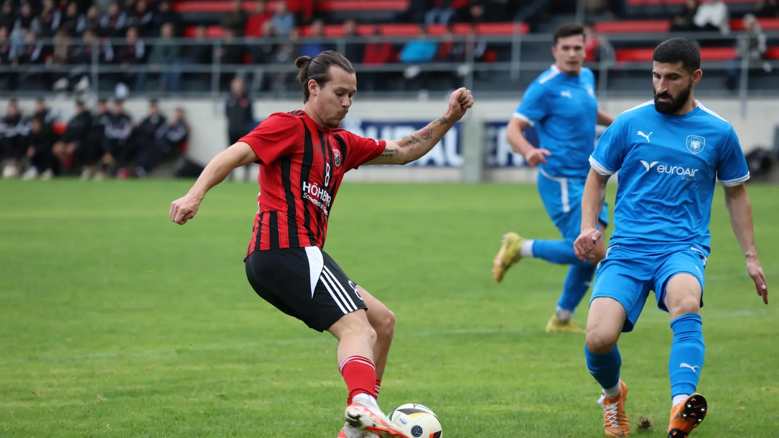 David Bezdicka (links/Szene aus einem früheren Spiel) traf beim 3:1 gegen Lauterhofen doppelt für den SC Luhe-Wildenau. (Archivbild: Dieter Jäschke)